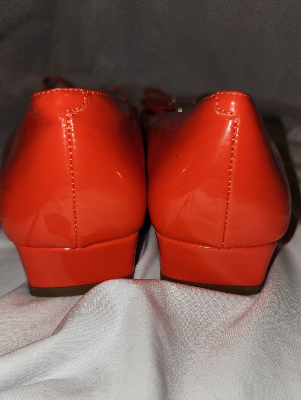 Anne Klein Size 8.5 Bright Orange Patent Leather Bow Flats - Picture 8 of 15